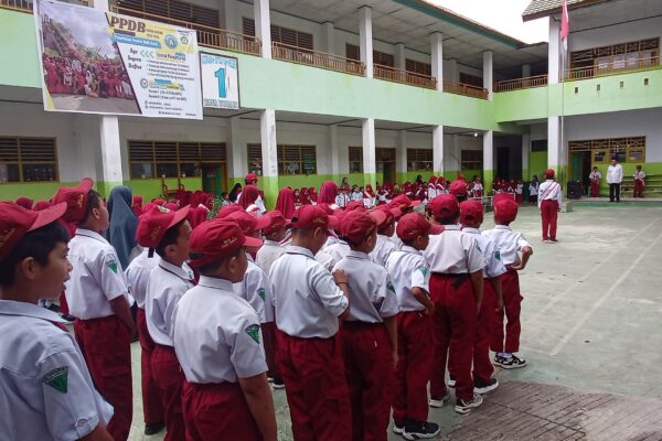 MIN 1 Tana Toraja Gelar Upacara Hari Kebangkitan Nasional