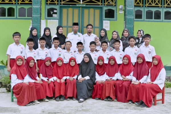 Dzikir dan Penamatan Siswa Kelas 6 MI Rembon Tahun Pelajaran 2024/2025