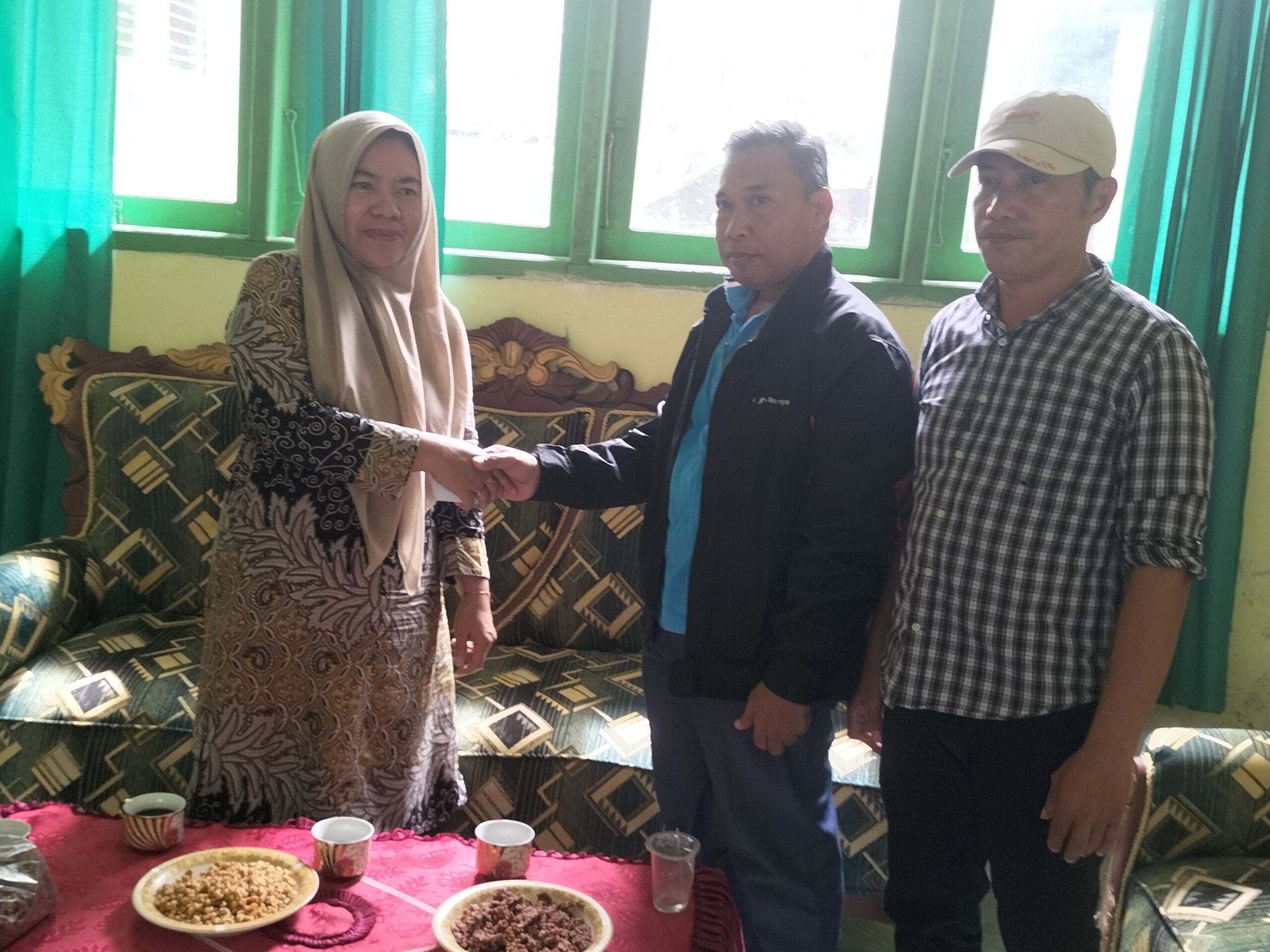 Kunjungi Longsor Bena’ Wujud Kepedulian Sosial Kamad Dan Guru MIN 2 Tana Toraja