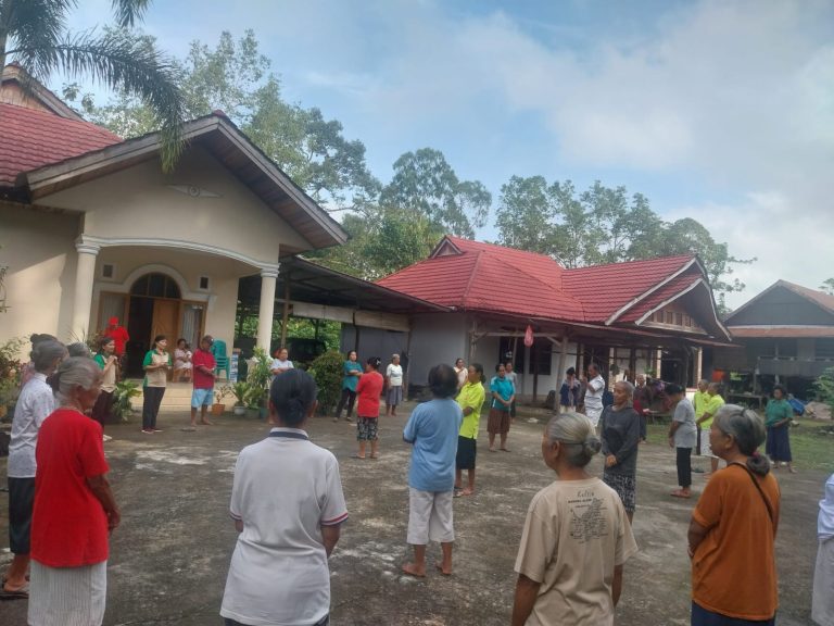 Lansia Tetap Jadi Saksi Iman, Penyuluh Agama Kristen Rantetayo Beri Penguatan Rohani