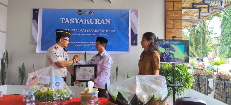 Kemenag Tana Toraja Terima Penghargaan dari Rutan Makale atas Dedikasi Pembinaan Warga Binaan